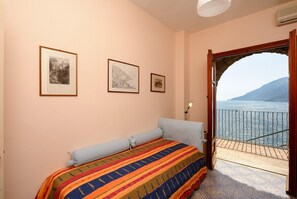 3 bedrooms, travel crib, free WiFi, bed sheets