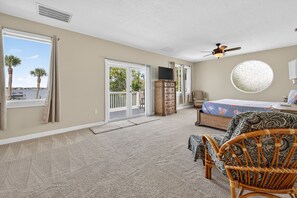 5 bedrooms, desk, iron/ironing board, free WiFi
