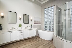 Shower, hair dryer, towels, soap - Upscale North Scottsdale Getaway with Heated Pool, Spa, Golf & Hiking (Scottsdale)
