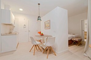 1 chambre, coffres-forts dans les chambres, fer et planche à repasser