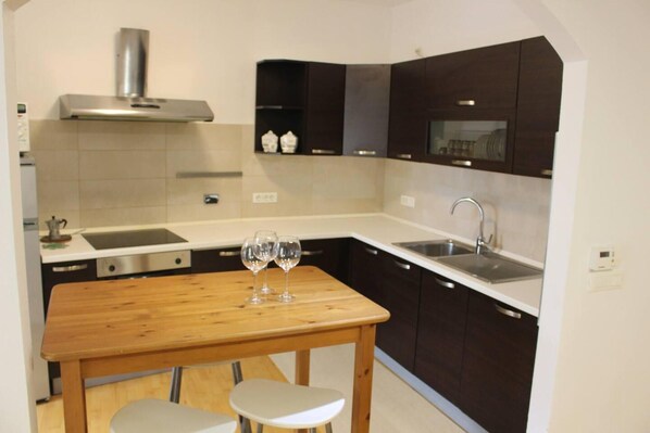 Apartment | Private kitchen | Fridge, microwave, oven, stovetop - Delizioso Appartamento in Centro (Gorizia)
