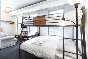 1 soverom, skrivebord, strykejern/-brett og wi-fi