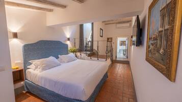 Panorama-Zimmer | Minibar, individuell dekoriert, individuell eingerichtet