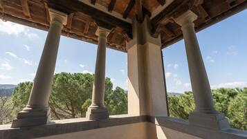 Panoramic Room | Minibar, individually decorated, individually furnished, free WiFi