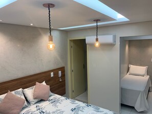 Comfort Triple Room | Premium bedding, pillowtop beds, individually decorated, desk - Pousada Beija Flor (Maceió)