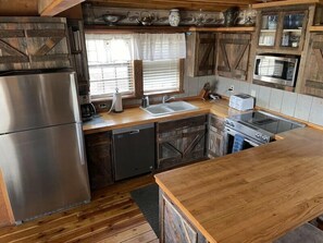 冰箱、微波炉、烤箱、炉灶