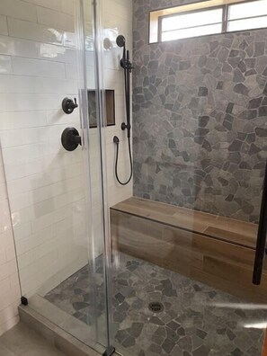 Shower, hair dryer, towels