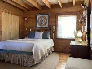 4 bedrooms, desk, iron/ironing board, WiFi