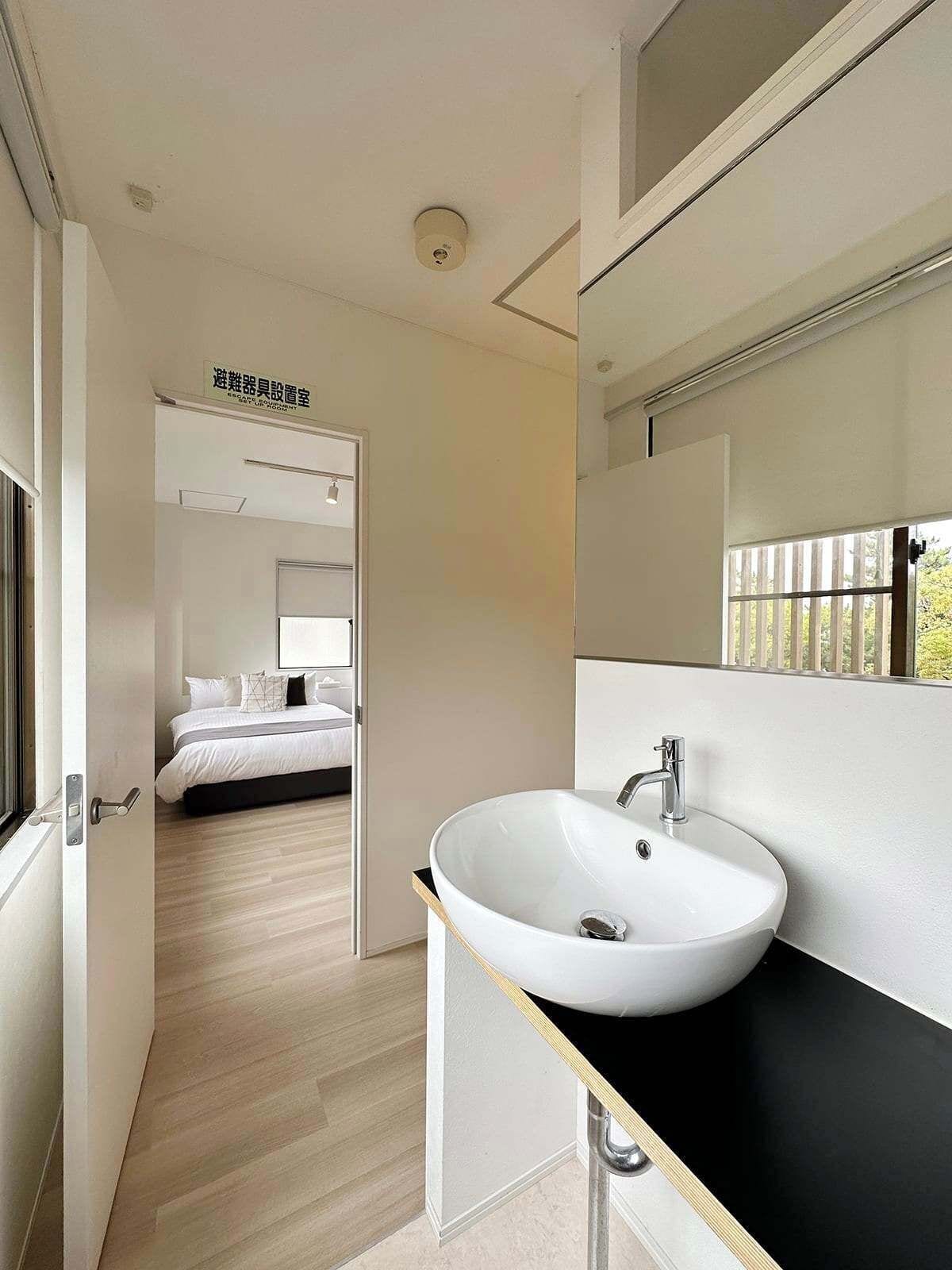 Bathtub, hair dryer, towels