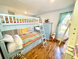 6 bedrooms, in-room safe, iron/ironing board, free WiFi - Hancock Village Inn Near Jiminy Peak (Hancock)