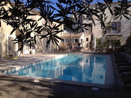 Pool. Hôtel les Magnanarelles