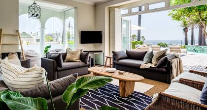 Magical Holiday Home Walking Distance to the Beach (Sedgemoor Villa)