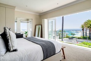 4 bedrooms, desk, iron/ironing board, WiFi