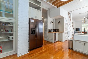 Interior - Perfect Downtown Location / Unique Historic Charm / Modern Updates (Wilmington)