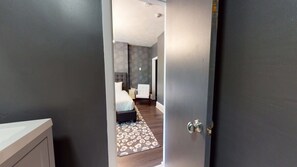 1 bedroom, desk, iron/ironing board, WiFi
