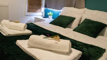 2 bedrooms, iron/ironing board, free WiFi, bed sheets