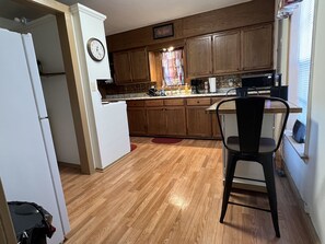 Fridge, microwave, oven, stovetop - Oak Street Cottage at Leslie (Leslie)