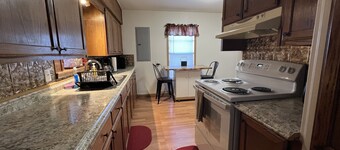 Oak Street Cottage at Leslie