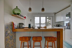 Kylskåp, mikrovågsugn, ugn och diskmaskin