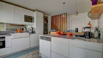 Refrigerador, microondas, horno y lavavajillas