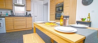 The Dock House - Newport City Centre - Sleeps 7