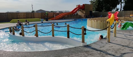 Piscine couverte, piscine extérieure