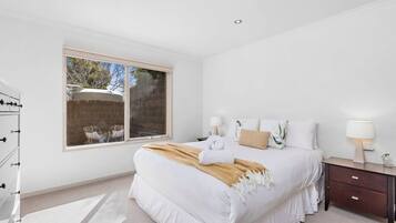 3 bedrooms, iron/ironing board, WiFi, bed sheets