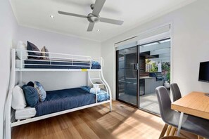 3 bedrooms, desk, WiFi, bed sheets