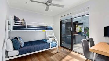 3 slaapkamers, een bureau, wifi, beddengoed