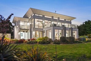 Exterior - Waterline Ocean Front Luxury  Bells Beach (Jan Juc)