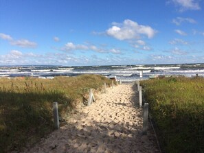 On the beach, sun loungers - Apartment 12 sea view - 5 stars*****, own beach chair (Binz)