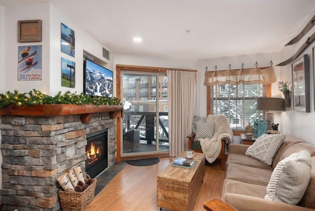 Una Smart TV, una chimenea