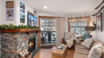 Una Smart TV, una chimenea