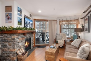 Smart TV y chimenea