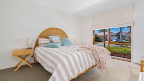 4 Schlafzimmer, Schreibtisch, Bügeleisen/Bügelbrett, Reisekinderbett