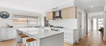 Tranquil Escape - Contemporary, spacious home in Portarlington.