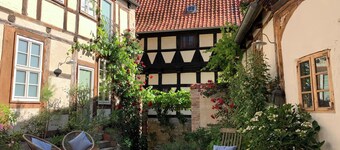 ⭐️ heavenly courtyard - jewel from 1477 with parking, 55m², fireplace/outdoor seating area/eco