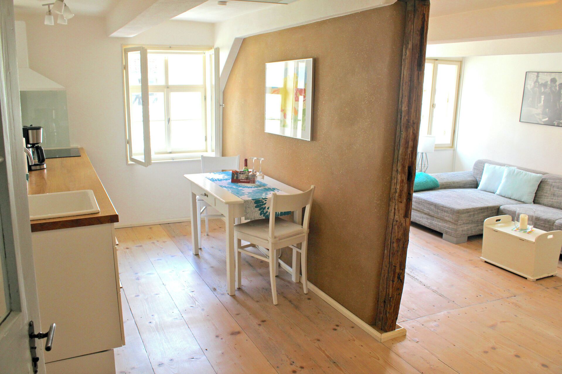 Smart-TV, Kamin, Bücher