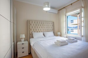 Comfort Apartment, 4 Bedrooms, Partial Sea View