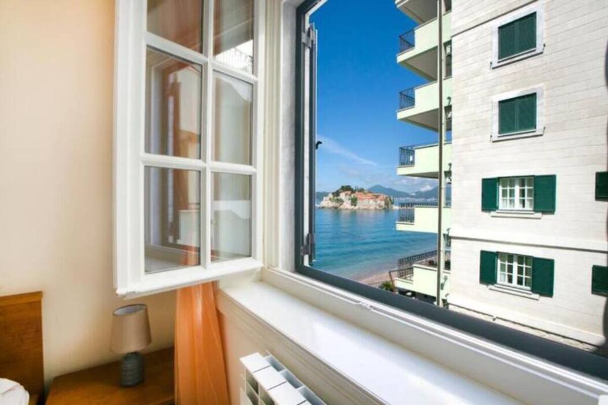 Comfort Apartment, 4 Bedrooms | Premium bedding, in-room safe, soundproofing, iron/ironing board