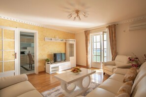 Presidential Apartment | Living area