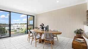 Dining - El Portil - Beautifully presented home perfectly located to the Town Center (Ulladulla)