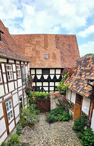 ⭐️ heavenly courtyard - jewel from 1477 with parking, 70m², outdoor seating area