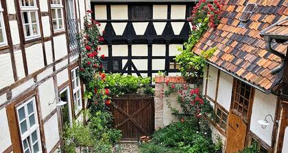 ⭐️ heavenly courtyard - jewel from 1477 with parking, 70m², outdoor seating area