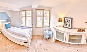 2 Schlafzimmer, Schreibtisch, Reisekinderbett, kostenloses WLAN