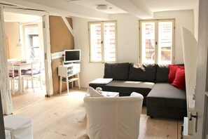 Smart TV, fireplace, books - ⭐️ himmlischer Hof - relaxation in a listed building from 1477, 4-6 p, 70m², fireplace/courtyard/p (Quedlinburg)