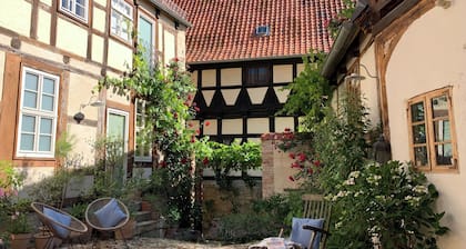 ⭐️ himmlischer Hof - Juwel von 1477 mit Parken, 70m², Kamin/Außensitzplatz/Öko