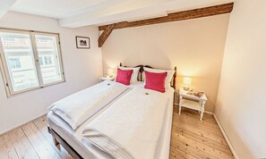 2 Schlafzimmer, Schreibtisch, Reisekinderbett, kostenloses WLAN