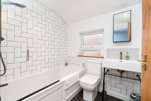 Classic Apartment, Private Bathroom | Bathroom - Homely and Modern Maisonette in Vibrant Bristol (Bristol)