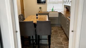Apartemen Klasik, kamar mandi pribadi | Dapur bersama